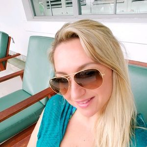 Meet your Posher, Agata